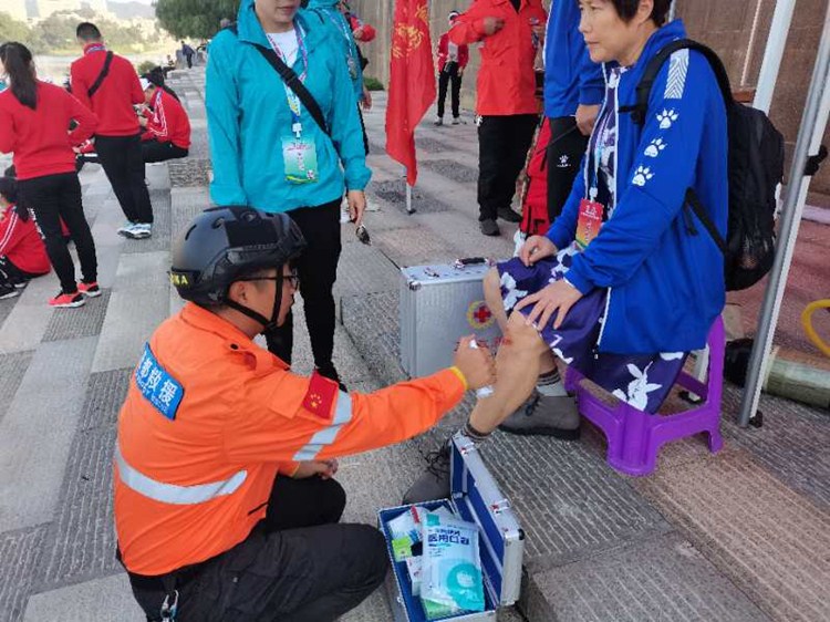 红十字瓷都救援队为龙舟比赛保驾护航