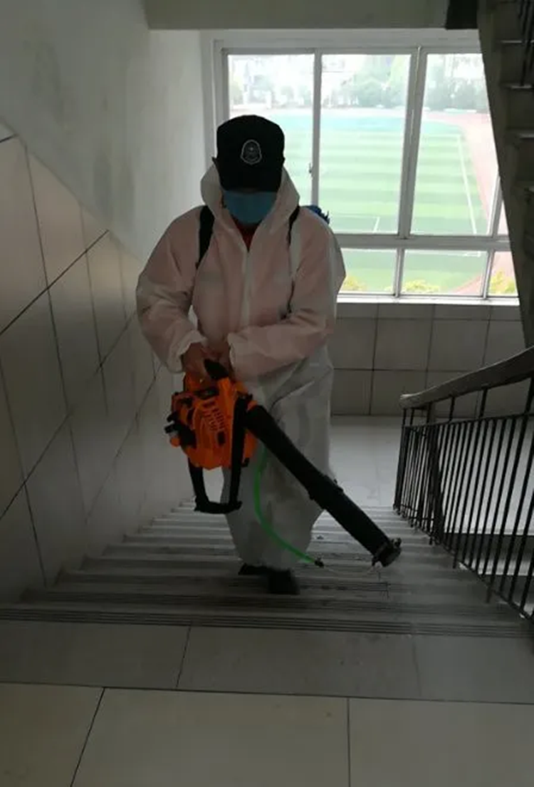 红十字瓷都救援队开展校园防疫消杀