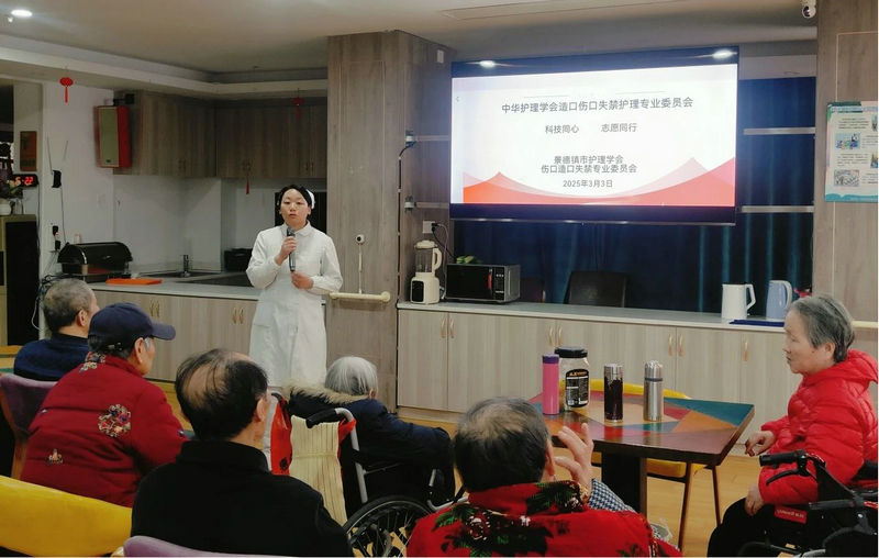 我市南丁格尔志愿服务队开展“学雷锋日”活动