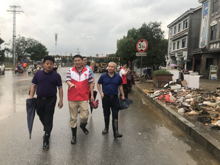 省红十字会考察组来景指导救灾工作