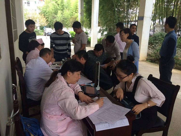 市红十字会开展无偿献血进机关活动