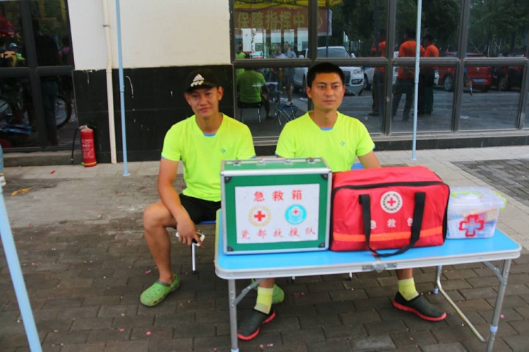 红十字瓷都救援队为我市健步行活动提供救援保障