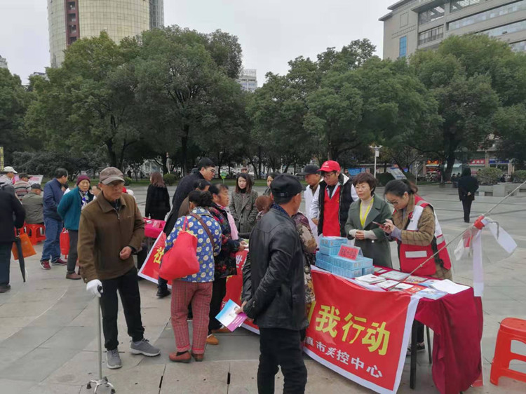 社区动员同防艾，健康中国我行动——景德镇市红十字会开展第32个“世界艾滋病日”宣传活动