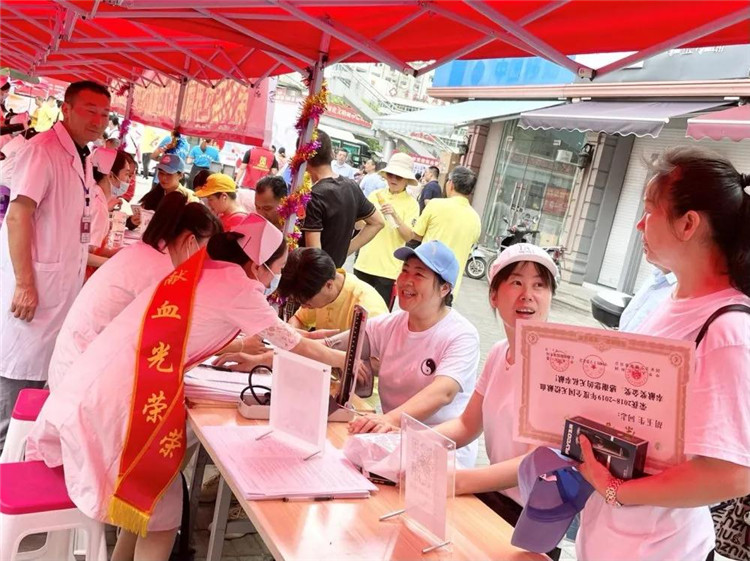 献血、让世界继续跳动——景德镇市红十字会积极开展第18个“世界献血者日”宣传活动