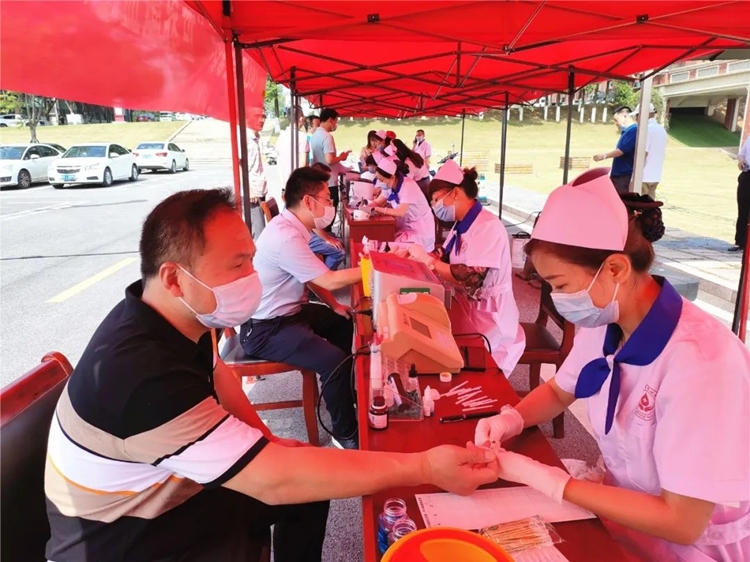 打造模范机关,用热血为生命“加油”