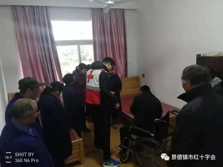 天寒人心暖 博爱送万家——景德镇市红十字会老年介护银龄志愿服务队走进珠山区竟成养老院