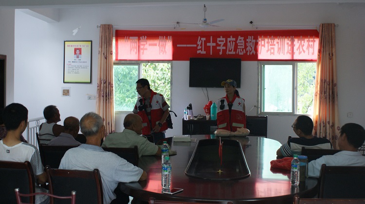 重温入党誓词，践行“两学一做”