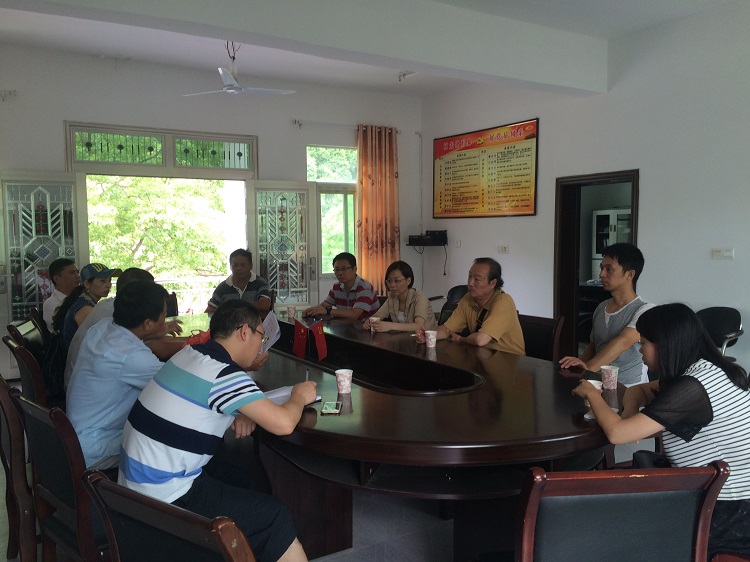 重温入党誓词，践行“两学一做”