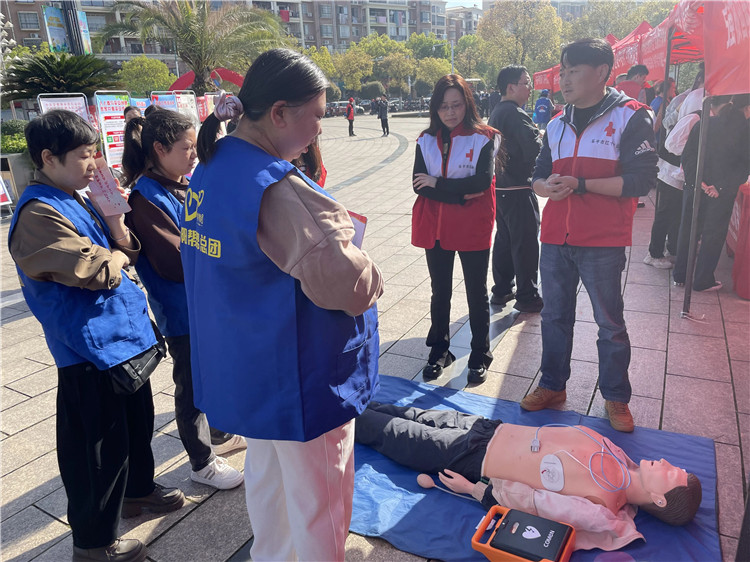 乐平市红十字会积极开展平安乐平建设主题宣传月集中宣传日活动