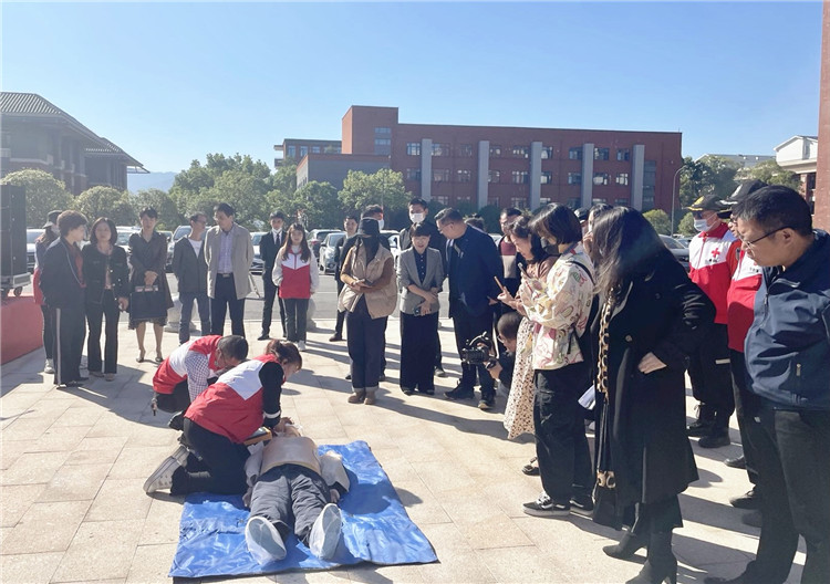 “喜迎二十大,奋进新征程”景德镇市红十字会AED投放仪式举行