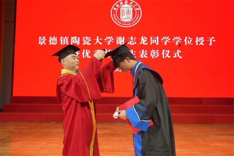 一个人的毕业典礼