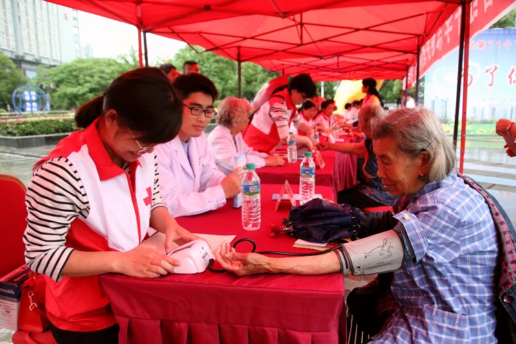 景德镇市举行第71个“世界红十字日”大型纪念活动