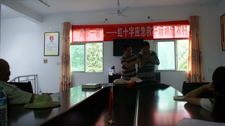 重温入党誓词，践行“两学一做”