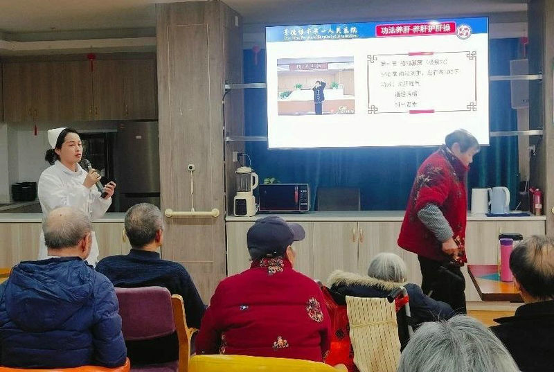 我市南丁格尔志愿服务队开展“学雷锋日”活动
