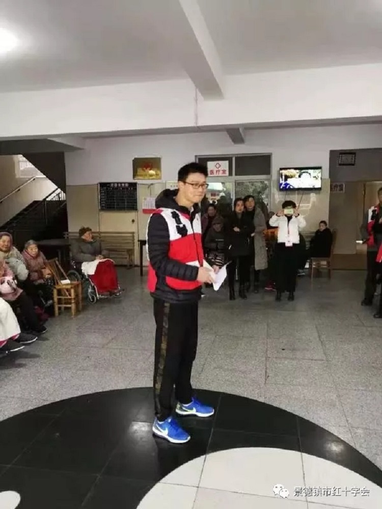 天寒人心暖 博爱送万家——景德镇市红十字会老年介护银龄志愿服务队走进珠山区竟成养老院
