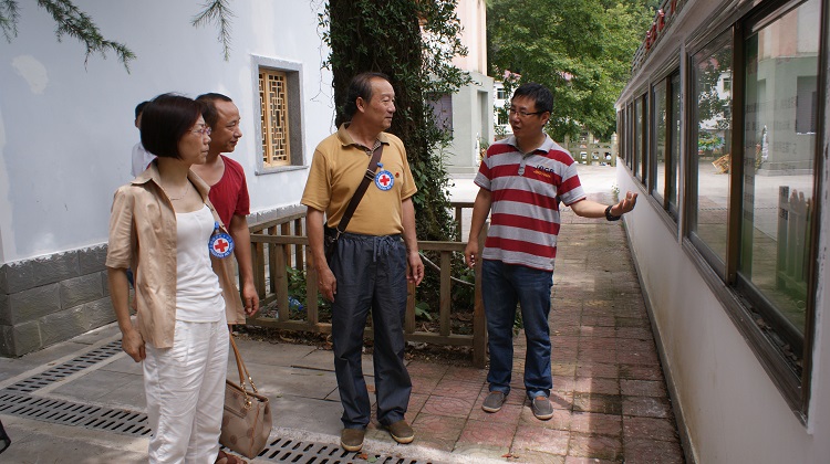 重温入党誓词，践行“两学一做”