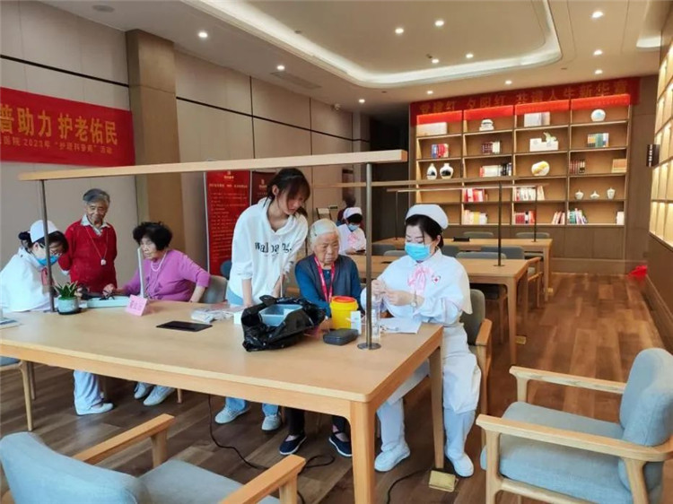市县两级南丁格尔服务队  联合开展志愿服务