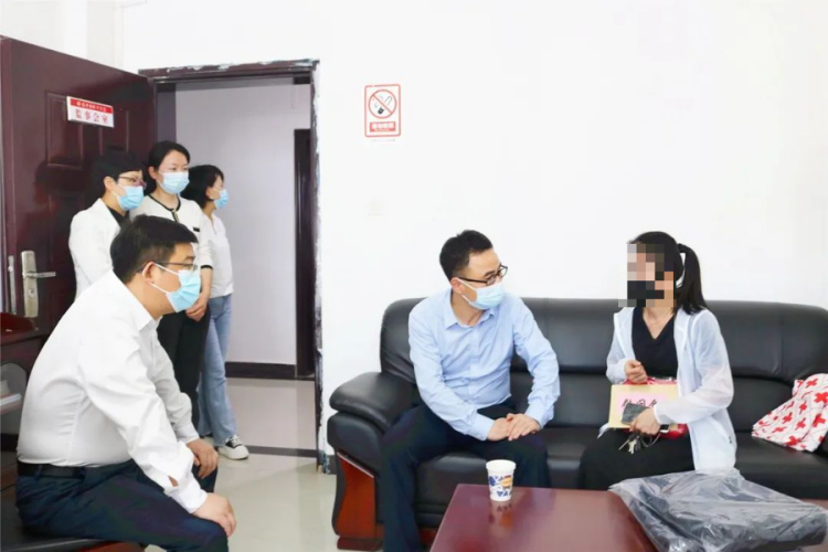 市领导走访慰问遗体器官捐献者家属